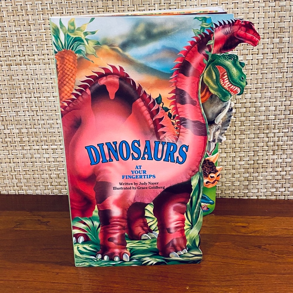 🌟HP🌟VTG Dinosaurs At Your Fingertips Board Book